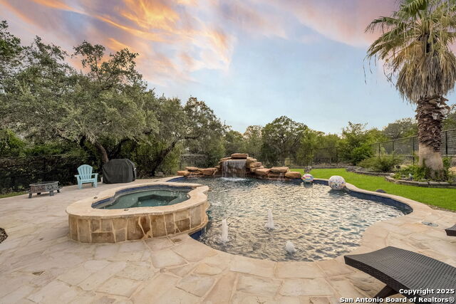 Listing photo id 2 for 810 Bluff Ridge
