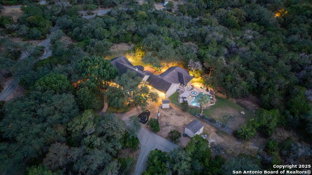 Listing photo id 4 for 810 Bluff Ridge