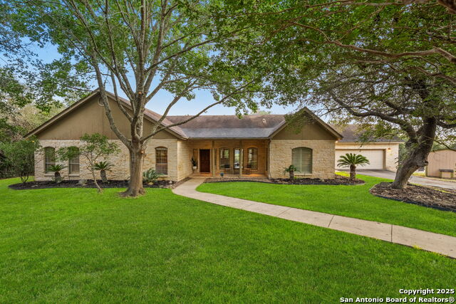 Listing photo id 6 for 810 Bluff Ridge