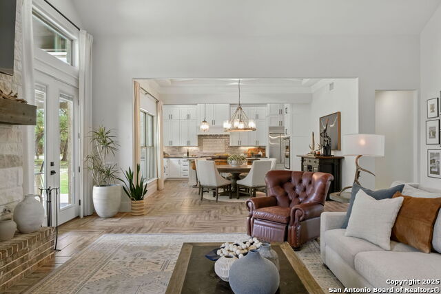Listing photo id 10 for 967 Belle Oaks Blvd