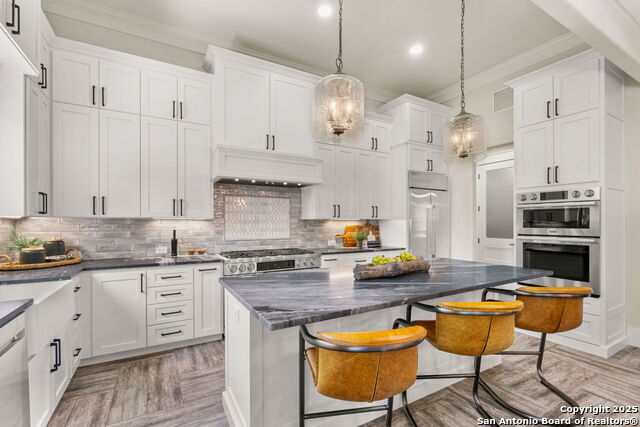 Listing photo id 13 for 967 Belle Oaks Blvd