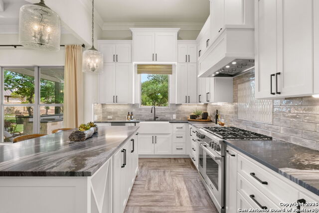 Listing photo id 15 for 967 Belle Oaks Blvd