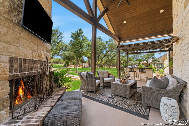 Listing photo id 44 for 967 Belle Oaks Blvd