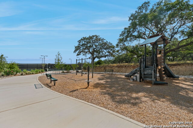 Listing photo id 65 for 967 Belle Oaks Blvd