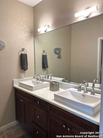Listing photo id 13 for 13 Thornhurst