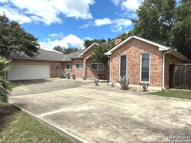 Listing photo id 1 for 13 Thornhurst