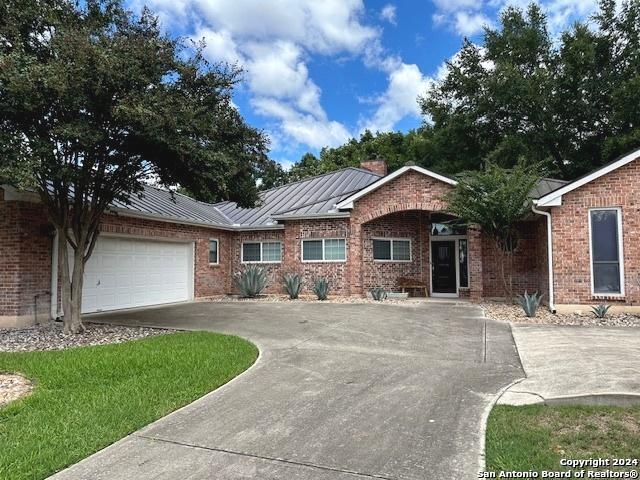 Listing photo id 2 for 13 Thornhurst