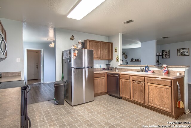 Listing photo id 11 for 3652 Honey Mdw