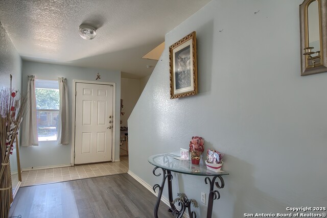 Listing photo id 2 for 3652 Honey Mdw
