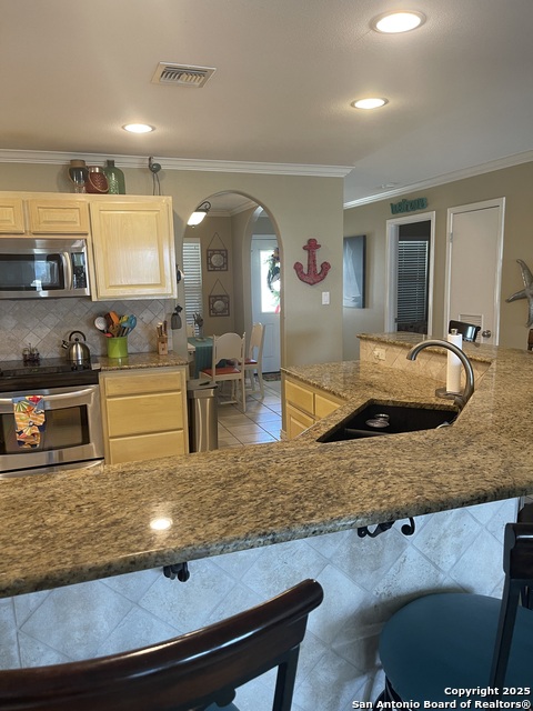 Image 6 of 18 For 762 Bay S
