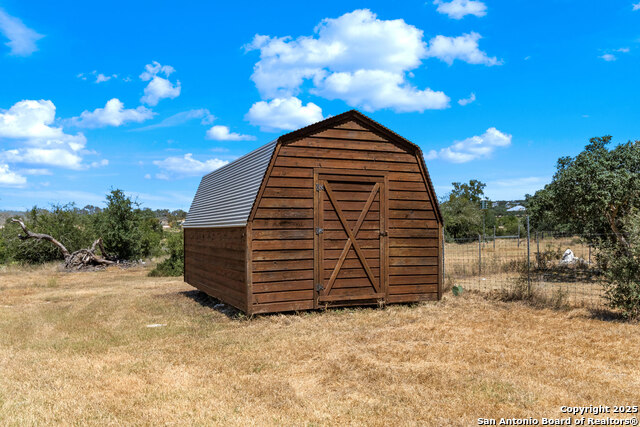 Listing photo id 15 for 1670 Cranes Mill S