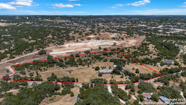 Listing photo id 17 for 1670 Cranes Mill S