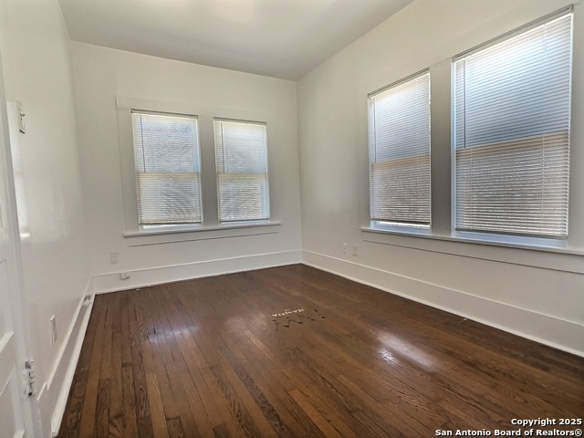 Listing photo id 8 for 1101 Highland Blvd E