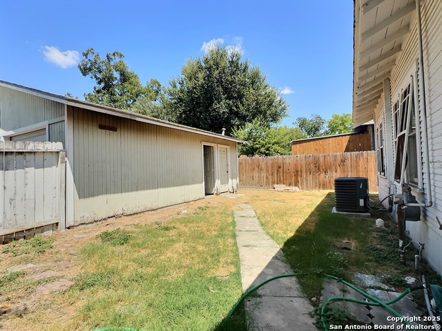 Listing photo id 10 for 1101 Highland Blvd E