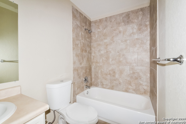 Listing photo id 8 for 3743 Candleglenn