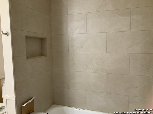 Image 8 of 19 For 4423 Hickory Hill Dr