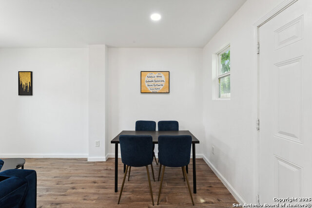 Listing photo id 8 for 1404 Rivas St