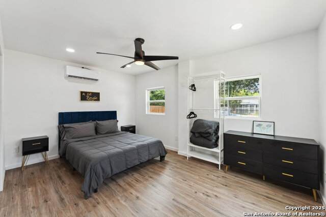Listing photo id 10 for 1404 Rivas St