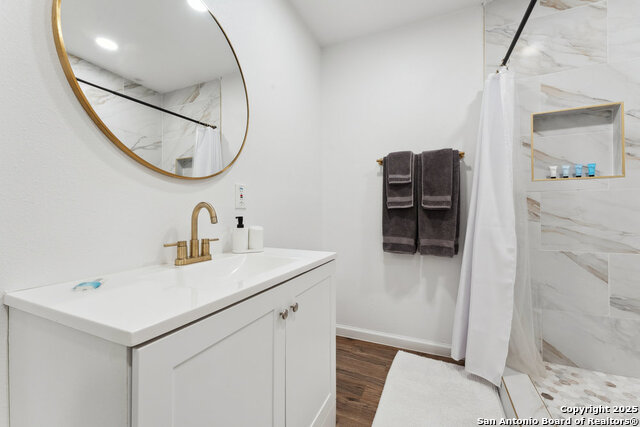Listing photo id 13 for 1404 Rivas St