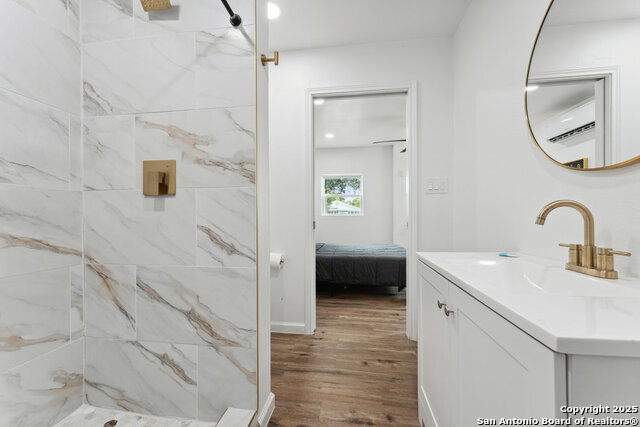 Listing photo id 14 for 1404 Rivas St