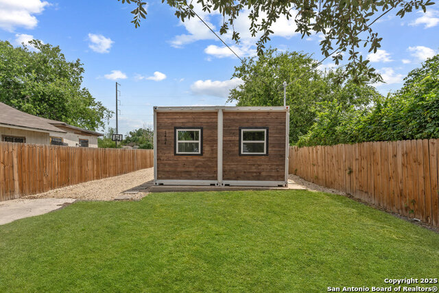 Listing photo id 0 for 1404 Rivas St