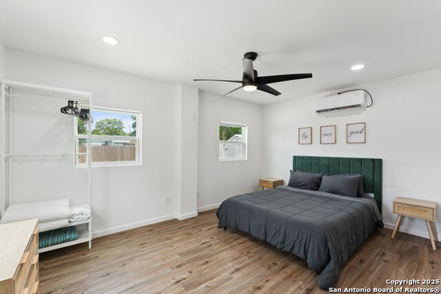 Listing photo id 22 for 1404 Rivas St