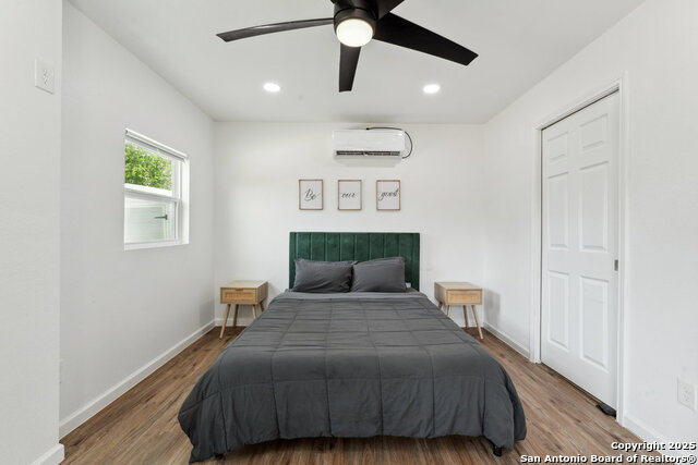 Listing photo id 23 for 1404 Rivas St