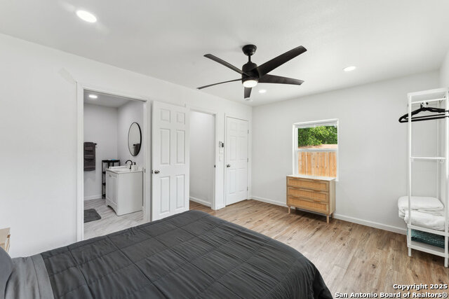 Listing photo id 24 for 1404 Rivas St