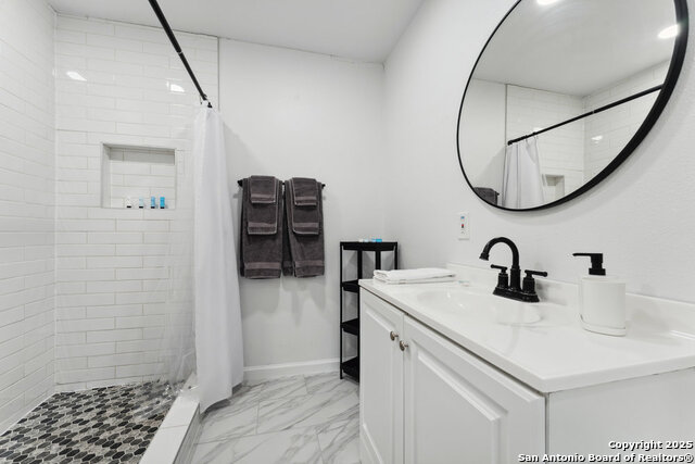 Listing photo id 27 for 1404 Rivas St