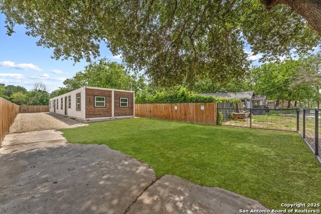 Listing photo id 1 for 1404 Rivas St