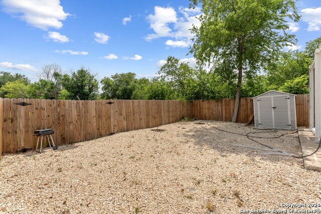 Listing photo id 28 for 1404 Rivas St