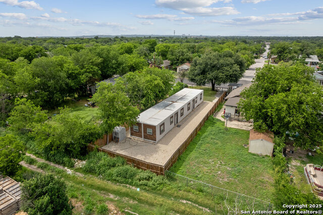 Listing photo id 34 for 1404 Rivas St