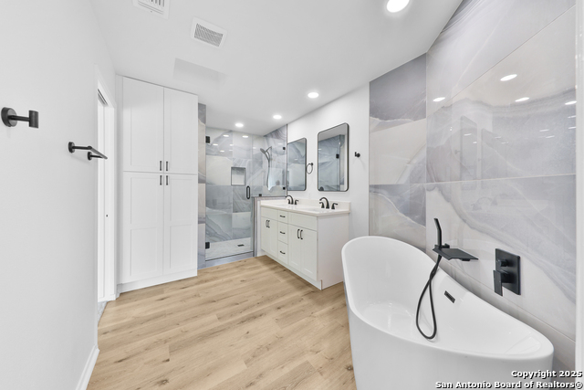 Listing photo id 23 for 16415 Old Stable