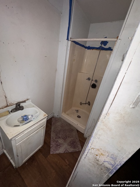 Image 10 of 22 For 815 Edison  