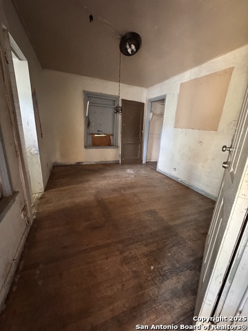 Image 11 of 22 For 815 Edison  