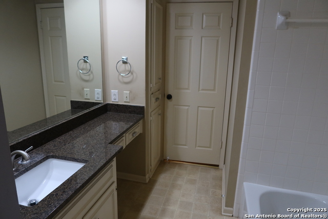 Image 12 of 16 For 5359 Fredericksburg  806