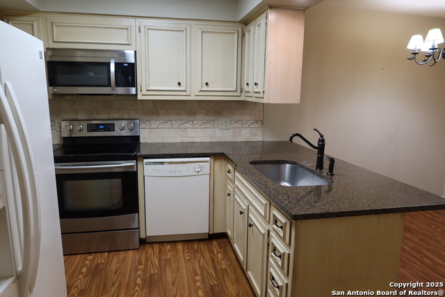 Image 13 of 16 For 5359 Fredericksburg  806