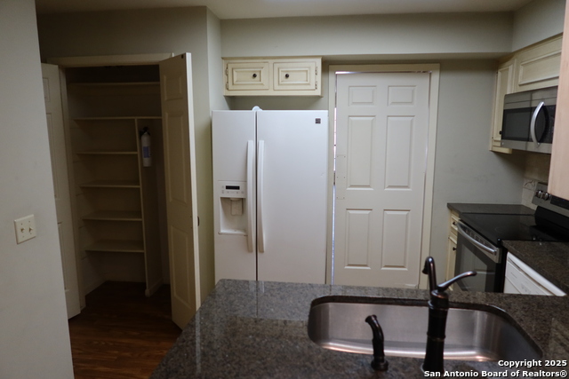 Image 15 of 16 For 5359 Fredericksburg  806