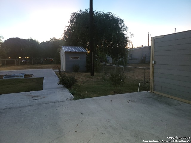 Image 17 of 24 For 859 Harlan W