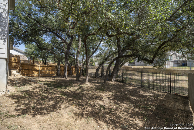 Image 24 of 26 For 5634 Holly Hollow