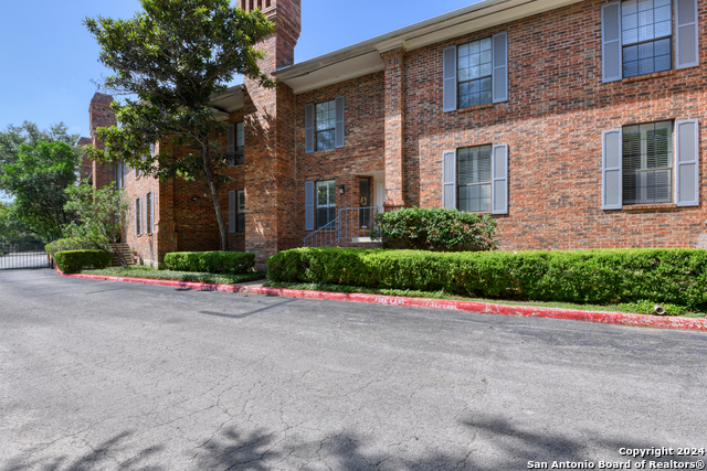 Image 12 of 20 For 5359 Fredericksburg Rd B-209