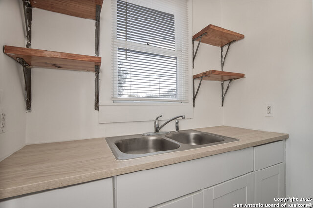 Image 17 of 18 For 603 Gladstone