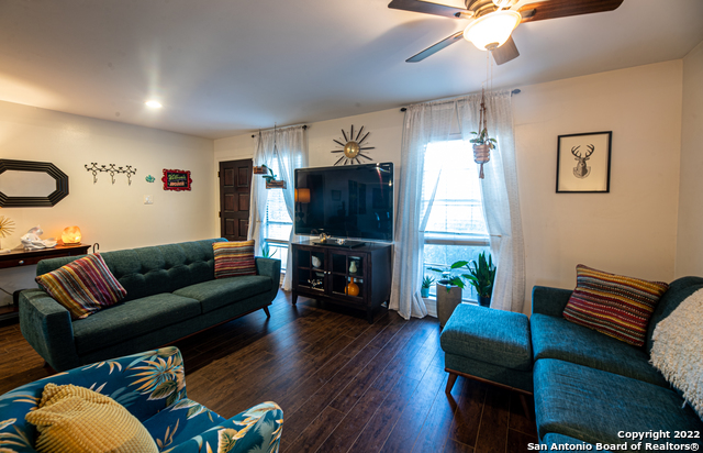 Listing photo id 8 for 5527 Rolling Ridge