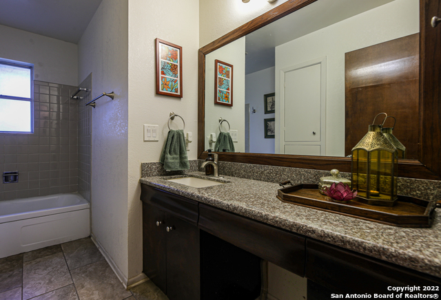Listing photo id 11 for 5527 Rolling Ridge