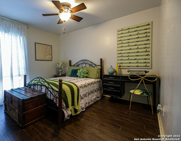 Listing photo id 14 for 5527 Rolling Ridge