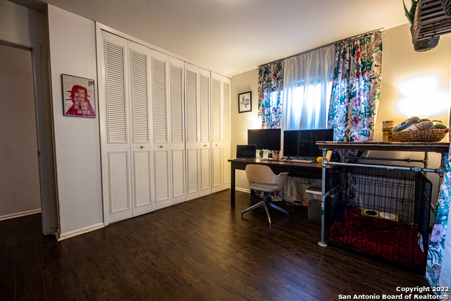 Listing photo id 15 for 5527 Rolling Ridge