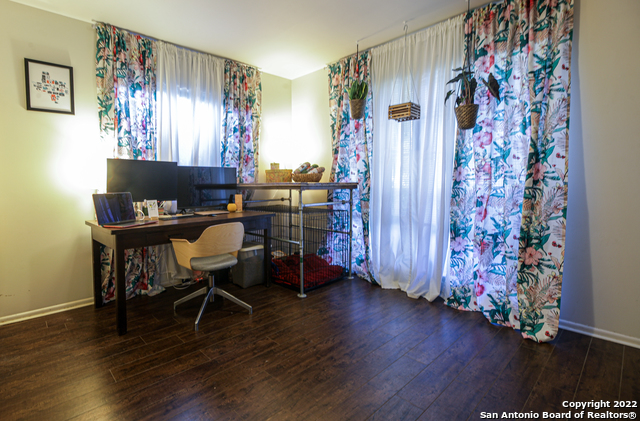 Listing photo id 16 for 5527 Rolling Ridge