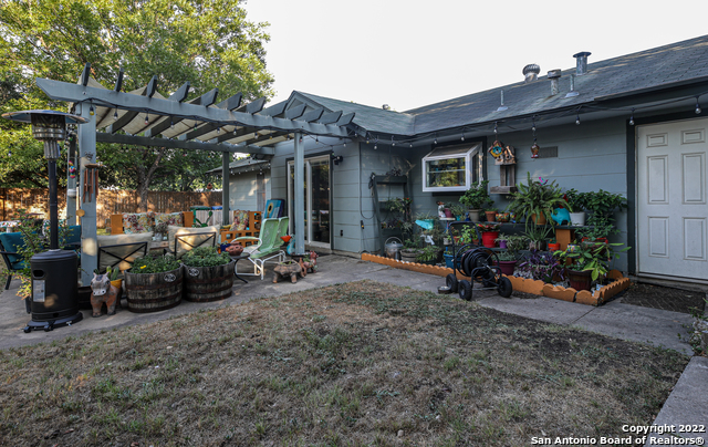 Listing photo id 18 for 5527 Rolling Ridge