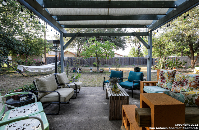 Listing photo id 23 for 5527 Rolling Ridge