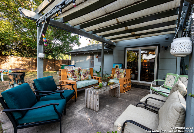 Listing photo id 24 for 5527 Rolling Ridge